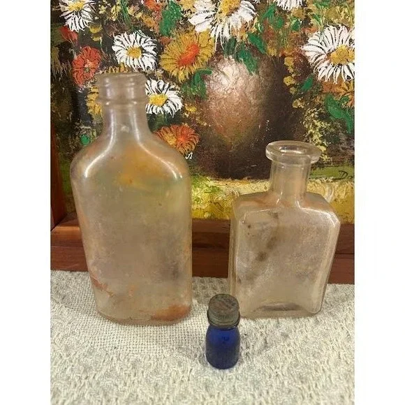 Vintage Apothecary Bottles Lot Groves Chill Tonic Courage's Oriental Cream Vicks - Picture 2 of 6